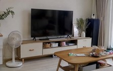 Vì sao ngày càng nhiều gia đình không còn đặt tivi lên kệ? 2 cách bố trí đang phổ biến trong nhà hiện đại