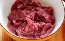 Không chỉ xem màu sắc, đây là cách kiểm tra thịt bò “giả” nhanh mà đơn giản nhất: Nếu có dấu hiệu này thì đừng nên mua