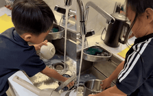 Đàm Thu Trang giao việc cho hai con khi Cường Đô La vắng nhà, phần thưởng sau đó mới đáng yêu