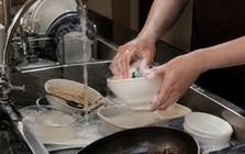 5 kiểu rửa bát càng rửa càng bẩn