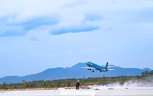 Hình ảnh đường băng nghìn tỷ sân bay Phù Cát sắp về đích