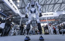 Robot Trung Quốc nhảy cao 2 mét, chạy nhanh hơn Usain Bolt