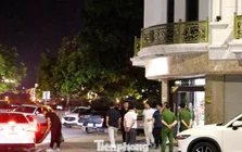 Công an rời nhà Hải Sapa TV lúc nửa đêm, người dân hiếu kỳ vẫn ùn ùn kéo đến