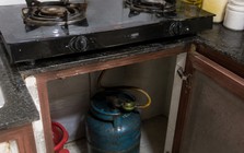 Ngửi thấy mùi gas trong bếp nên làm gì đầu tiên?