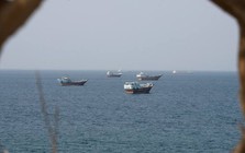 Mỹ - Iran tiếp tục khẩu chiến, Tehran cho phép một số tàu qua Hormuz