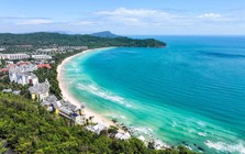 Việt Nam sở hữu “thiên đường biển xanh cát trắng nắng vàng”, được cả Vingroup và Sun Group tới làm khu nghỉ dưỡng, công viên bán hoang dã, sân bay và tuyến cáp treo 3 dây dài nhất thế giới