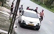 Chặn đầu ô tô, đánh tài xế rồi lớn tiếng: 'Mày biết bố mày là ai không?'