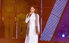 Giọt nước mắt khiến cả nước xúc động của Hòa Minzy