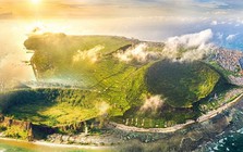 Hòn đảo có hồ nước ngọt nằm ngay trên miệng núi lửa, cách đất liền chỉ 30km rất đáng để ghé một lần dịp 2/9