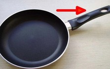 Chiếc lỗ ở cuối cán nồi, chảo dùng để làm gì? Hóa ra không chỉ để treo như nhiều người vẫn nghĩ
