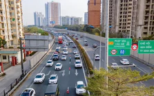 Xử phạt lỗi không giữ khoảng cách trên cao tốc: Đi cách bao nhiêu mét thì đúng luật?