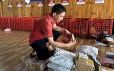 Đơn hàng online - Từ một cú chạm trên điện thoại đến những cung đường ngoài đời thực