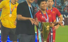 Đi vào lịch sử bóng đá Việt Nam, HLV Kim Sang-sik chọn cách ăn mừng đặc biệt, ai thấy cũng gật gù khen