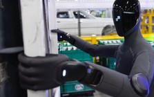 Tầm nhìn cực đỉnh của ông Phạm Nhật Vượng: robot hình người tràn vào các nhà máy sản xuất ô tô, Tesla cùng Hyundai, BMW đồng loạt tăng tốc