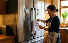 Vì sao nhiều gia đình kẹp một tờ giấy A4 vào cửa tủ lạnh? Rút ra mới phát hiện một vấn đề