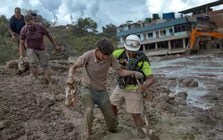 Hơn 100 người mắc kẹt trong đường hầm thủy điện sau lũ quét ở Nepal