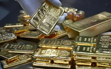 Giọng điệu cứng rắn của Chủ tịch Fed khiến giá vàng lao dốc