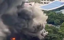 Hà Nội: Cháy nhiều gara ô tô trên đường Lê Quang Đạo