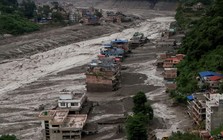 Sông băng đổ sụp, 'sóng thần trên núi' cuồn cuộn xé toạc vùng biên giới Nepal