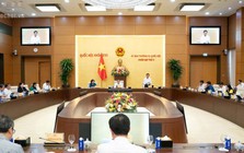 Xem xét thông qua Nghị quyết mới về bảng lương, phụ cấp, tiêu chuẩn bổ nhiệm, điều kiện nâng ngạch...