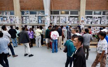 Từ nhà xác đến bệnh viện, hàng nghìn gia đình Nepal tìm thân nhân sau lũ quét