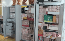 Tịch thu vàng và gần 780 tỷ đồng tiền mặt xếp chồng như kệ siêu thị tại một căn hộ