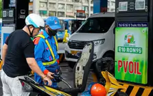 Đầu mối xăng dầu lãi lớn: Do điều hành giá có lợi cho doanh nghiệp?