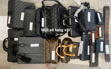 Phát hiện cửa hàng bày bán 9 sản phẩm mang nhãn hiệu Louis Vuitton và 5 sản phẩm mang nhãn hiệu Gucci, 2 chủ shop SN 2004 ở Hà Nội bị công an điều tra