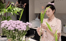 Không tham gia "đường đua làm dâu hào môn", Doãn Hải My vẫn mê cắm hoa sau một ngày bận rộn