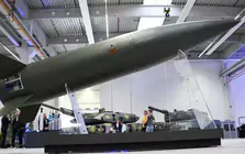 Reuters: Mỹ gần cạn kho tên lửa chính xác tầm xa sau 5 tháng chiến sự với Iran