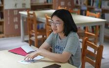 Mẹ đơn thân làm nghề nặng nhọc nuôi con ăn học, con gái được tuyển thẳng trường ĐH top đầu nói một câu khiến nhiều người xúc động