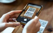 Quét mã QR theo hướng dẫn qua điện thoại để "hoàn tất thủ tục dịch vụ công", người phụ nữ bị lừa mất gần 600 triệu đồng