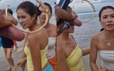 Lắc vàng 3 chỉ rơi xuống biển Đà Nẵng, nữ du khách bật khóc, tuyệt vọng: Diễn biến bất ngờ sau đó