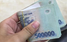 Phát hiện cọc tiền buộc dây chun nhiều mệnh giá 500k, 200k… ở đoạn đường không có camera giám sát, Trần Ngọc Hà SN 1992 lập tức tới thẳng trụ sở công an trình báo