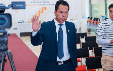 Một chủ tịch giữ lời, mua hết lượng cổ phiếu đã đăng ký