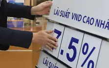 Lãi suất huy động leo thang, ngân hàng chịu sức ép kép
