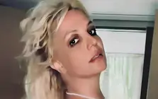Britney Spears bất ổn