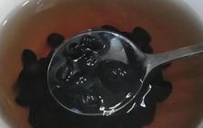 Uống nước đậu đen ngâm mỗi ngày, người phụ nữ 59 tuổi bất ngờ khi đi khám