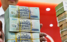 Có hơn 1 tỷ đồng nên trả nợ mua nhà, gửi tiết kiệm hay mua vàng?
