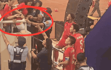 4 giây tả thực mối quan hệ của hai nàng hot WAGs bị so bì nhiều nhất làng bóng đá: Chu Thanh Huyền - Doãn Hải My
