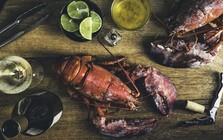 Tôm hùm xa xỉ như vậy, vì sao từng là món ăn chỉ dành cho tù nhân?