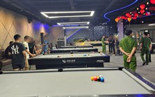 Công an đột xuất kiểm tra 2 quán bi-a lúc tối