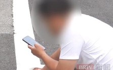 Vừa đi xe vừa họp video dẫn đến tai nạn đâm vào ô tô, người đàn ông vẫn tiếp tục làm việc không ngừng giây nào