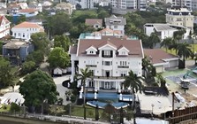 Ngắm dinh thự 2.500 m2 ven sông Sài Gòn của đại gia 8 con: Từng diễn ra đám cưới thế kỷ, lên cả truyền hình Hàn Quốc trong phóng sự về giới siêu giàu