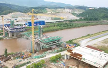 Cầu vượt sông Hồng nối Việt Nam - Trung Quốc tại Lào Cai dần hình thành