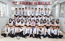 Một lớp có 93% học sinh SAT từ 1.500, 34 em IETLS từ 8.0, 17 suất du học quốc tế