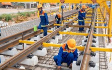 Tuyến metro đầu tiên tại Phú Quốc bắt đầu lắp 2.850 thanh ray