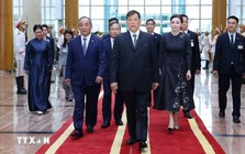 Ngày 14/9, một chuyến bay đặc biệt đáp xuống sân bay Nội Bài, do đích thân nhà vua cầm lái