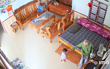 Xem cụ 103 tuổi dỗ dành chắt 3 tuổi, dân mạng nói 'họ mất 100 năm để gặp nhau'