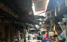 Đình chỉ chợ 34 năm ở Hà Nội: Số phận 200 tiểu thương ra sao?